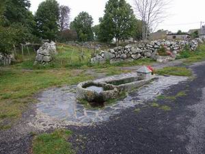 fontaine en granit à rieutort d'aubrac